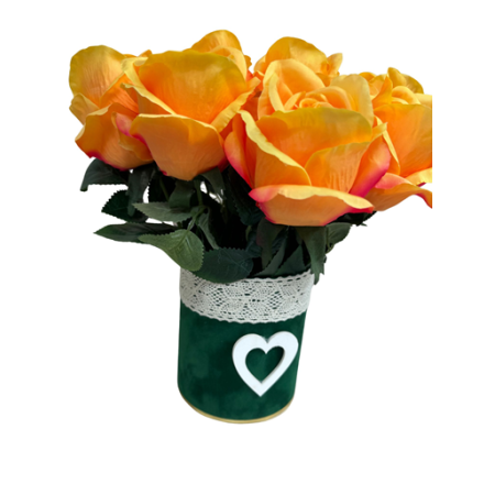 Welurowy flowerbox butelkowa zieleń z bukietem róż